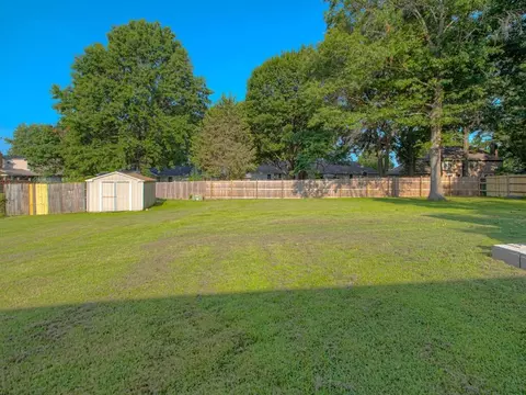 Exterior - 406 Meadow Ln, Raymore, MO 64083 photo 8 of 11