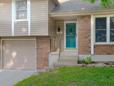 Exterior - 406 Meadow Ln, Raymore, MO 64083 photo 2 of 11