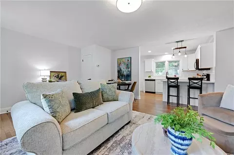 5408 W 72nd St, Prairie Village, KS 66208