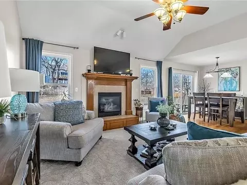 10916 N Oxford Ave, Kansas City, MO 64157