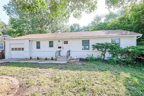 9015 Washington St, Kansas City, MO 64114