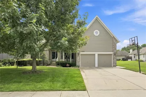 14530 S Greenwood St, Olathe, KS 66062