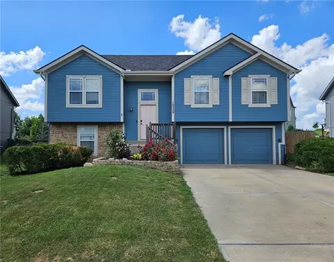 10220 N Lewis Ave, Kansas City, MO 64157