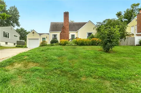 415 NE Moreland Dr, Oakwood Park, MO 64118