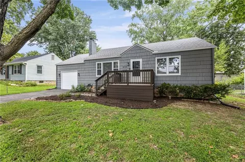 6133 Floyd St, Overland Park, KS 66202