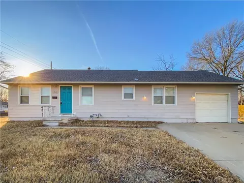11426 Applewood Dr, Kansas City, MO 64134