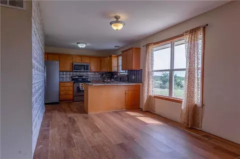 Living - 1460 E 250 Rd, Lecompton, KS 66050 photo 6 of 6