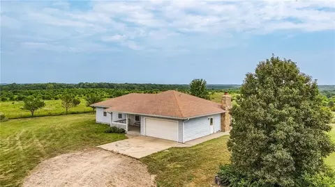 Exterior - 1460 E 250 Rd, Lecompton, KS 66050 photo 1 of 1