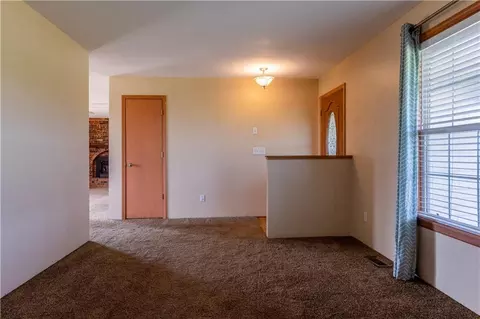 Living - 1460 E 250 Rd, Lecompton, KS 66050 photo 3 of 6