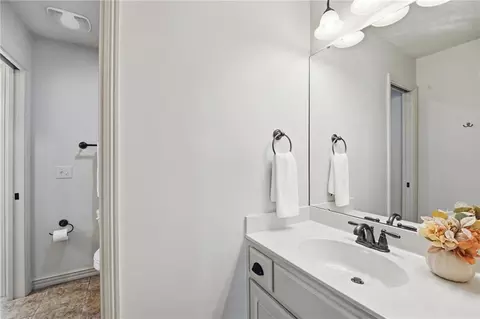 Bath - 324 NW Thoreau Cir, Lees Summit, MO 64081 photo 6 of 7