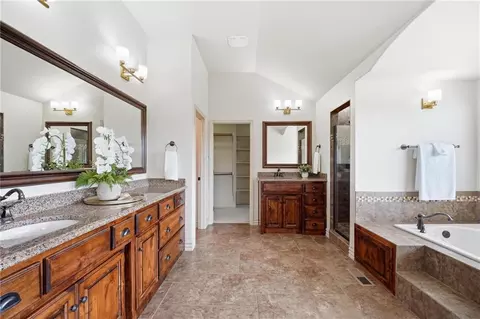 Bath - 324 NW Thoreau Cir, Lees Summit, MO 64081 photo 2 of 7
