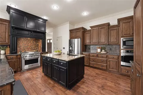 Kitchen - 324 NW Thoreau Cir, Lees Summit, MO 64081 photo 5 of 11