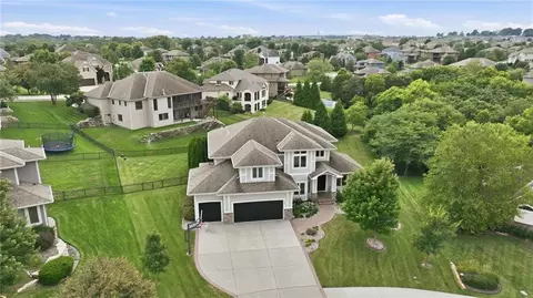 View/Area - 324 NW Thoreau Cir, Lees Summit, MO 64081 photo 1 of 10