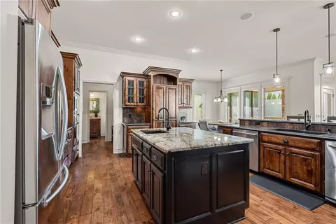 Kitchen - 324 NW Thoreau Cir, Lees Summit, MO 64081 photo 5 of 8