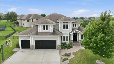Exterior - 324 NW Thoreau Cir, Lees Summit, MO 64081 photo 12 of 13