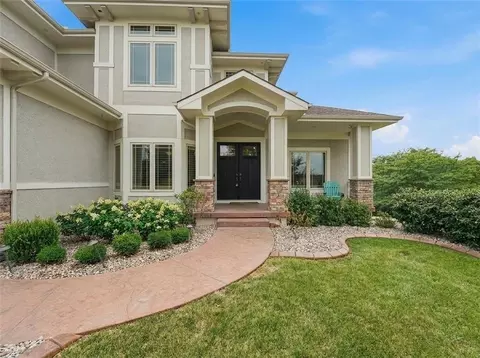 Exterior - 324 NW Thoreau Cir, Lees Summit, MO 64081 photo 3 of 13