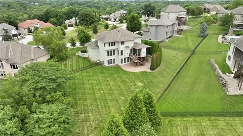 View/Area - 324 NW Thoreau Cir, Lees Summit, MO 64081 photo 7 of 10