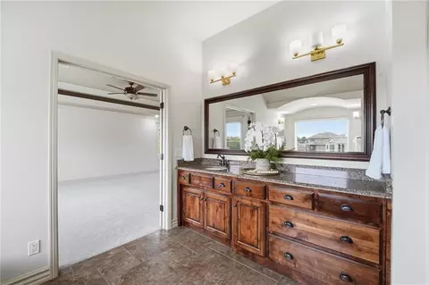 Bath - 324 NW Thoreau Cir, Lees Summit, MO 64081 photo 4 of 7