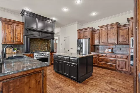Kitchen - 324 NW Thoreau Cir, Lees Summit, MO 64081 photo 4 of 8