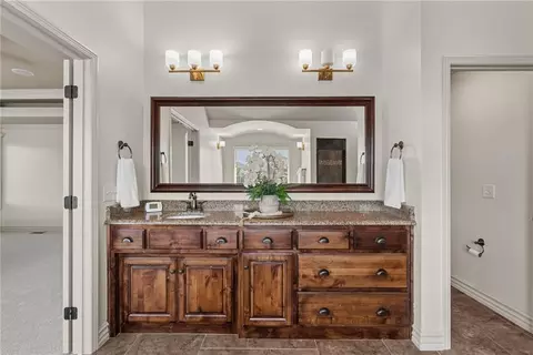 Bath - 324 NW Thoreau Cir, Lees Summit, MO 64081 photo 2 of 7