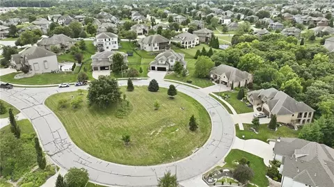 View/Area - 324 NW Thoreau Cir, Lees Summit, MO 64081 photo 3 of 10