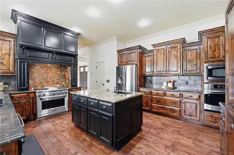 Kitchen - 324 NW Thoreau Cir, Lees Summit, MO 64081 photo 3 of 8