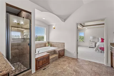 Bath - 324 NW Thoreau Cir, Lees Summit, MO 64081 photo 4 of 7