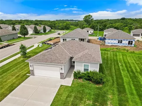 View/Area - 2104 Crestview Pl, Raymore, MO 64083 photo 2 of 8