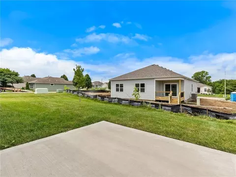 Exterior - 2104 Crestview Pl, Raymore, MO 64083 photo 3 of 4