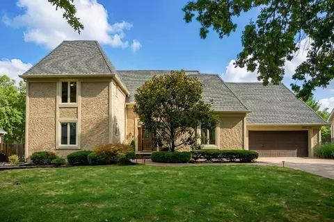 10020 Mackey Cir, Overland Park, KS 66212