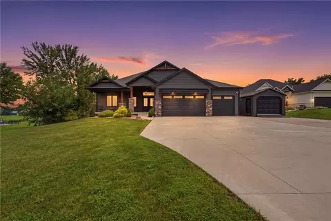1504 Country Club Dr, Pleasant Hill, MO 64080