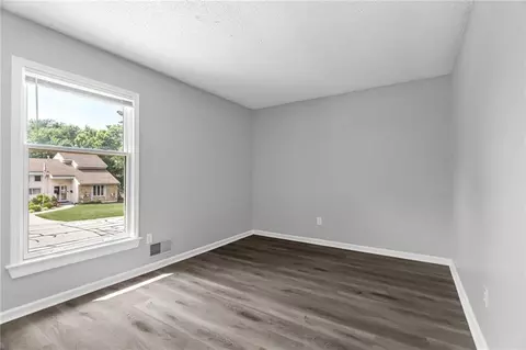 Bedroom - 611 SW Murray Rd, Lees Summit, MO 64081 photo 3 of 4