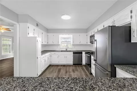 Kitchen - 611 SW Murray Rd, Lees Summit, MO 64081 photo 2 of 2