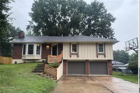 414 Kingsley Ave, Liberty, MO 64068
