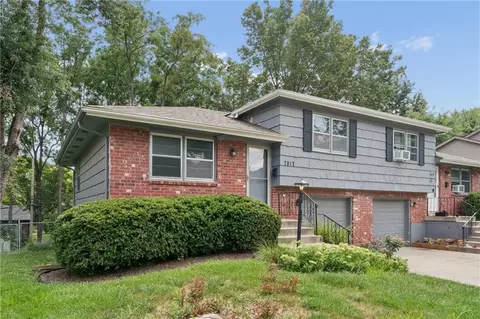 7817 England Dr, Overland Park, KS 66204
