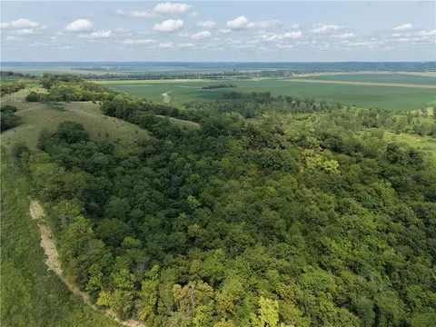 1426 Treece Rd, Wathena, KS 66090