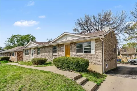 3522 NE 72nd St, Kansas City, MO 64119