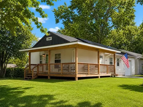 800 N 80th Ter, Kansas City, KS 66112