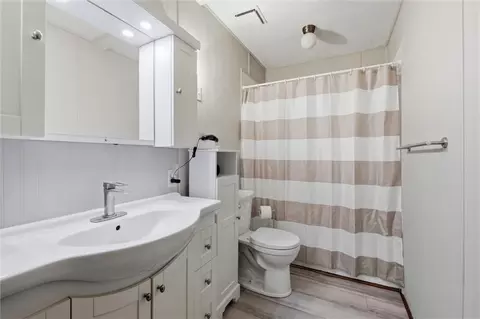 Bath - 1597 El Dorado Dr, Lawrence, KS 66049 photo 4 of 4