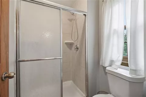 Bath - 1597 El Dorado Dr, Lawrence, KS 66049 photo 3 of 4