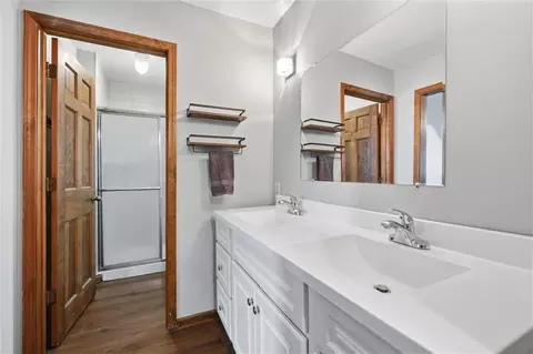 Bath - 1597 El Dorado Dr, Lawrence, KS 66049 photo 2 of 4