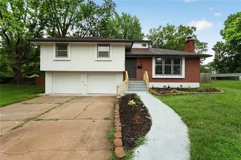 10805 E 65th St, Raytown, MO 64133