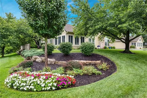 2046 W 139th St, Leawood, KS 66224