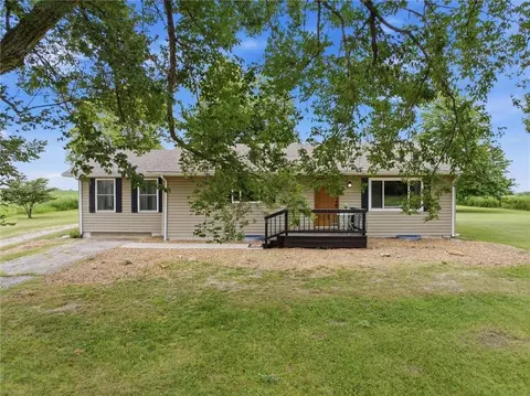 Exterior - 409 SW 1200 Rd, Chilhowee, MO 64733 photo 2 of 10