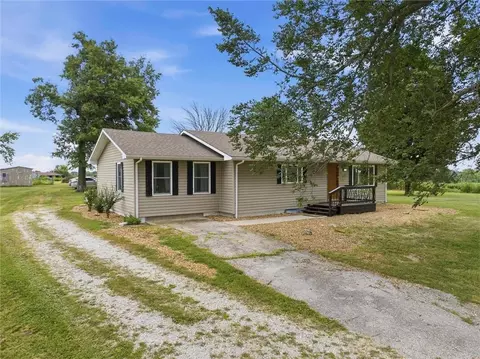 Exterior - 409 SW 1200 Rd, Chilhowee, MO 64733 photo 4 of 10