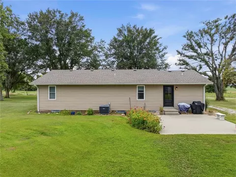 Exterior - 409 SW 1200 Rd, Chilhowee, MO 64733 photo 5 of 10