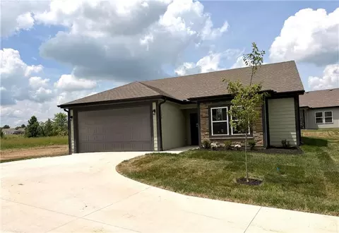 1311 N White Oaks Ln, Oak Grove, MO 64075
