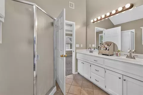 Bath - 524 NE Topaz Dr, Lees Summit, MO 64086 photo 4 of 4