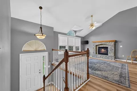 Entry Way - 524 NE Topaz Dr, Lees Summit, MO 64086 photo 2 of 2