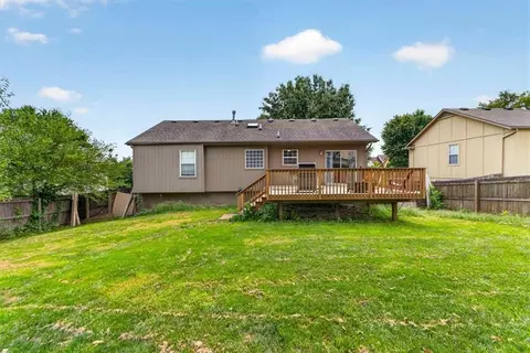 Exterior - 524 NE Topaz Dr, Lees Summit, MO 64086 photo 6 of 7
